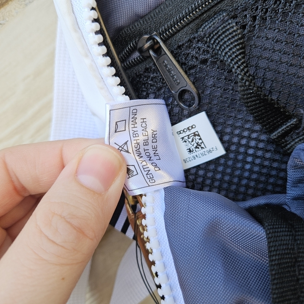 Adidas Linear mini backpack black and white new with flaws - Picture 8 of 10